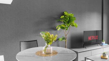 Apartment | Dining