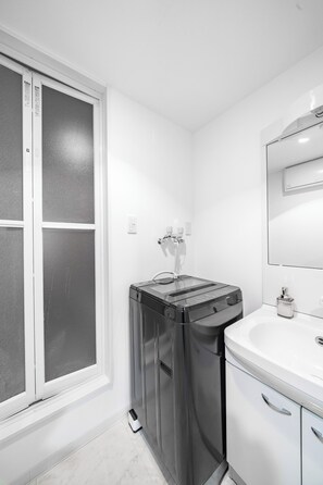 Apartment | Bathroom | Combined shower/bathtub, free toiletries, hair dryer, slippers - MEDIOFLAM 503 (Sapporo)