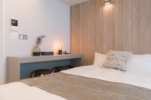 Comfort dubbelrum eller tvåbäddsrum - balkong | Arbetsyta för laptop och gratis wi-fi
