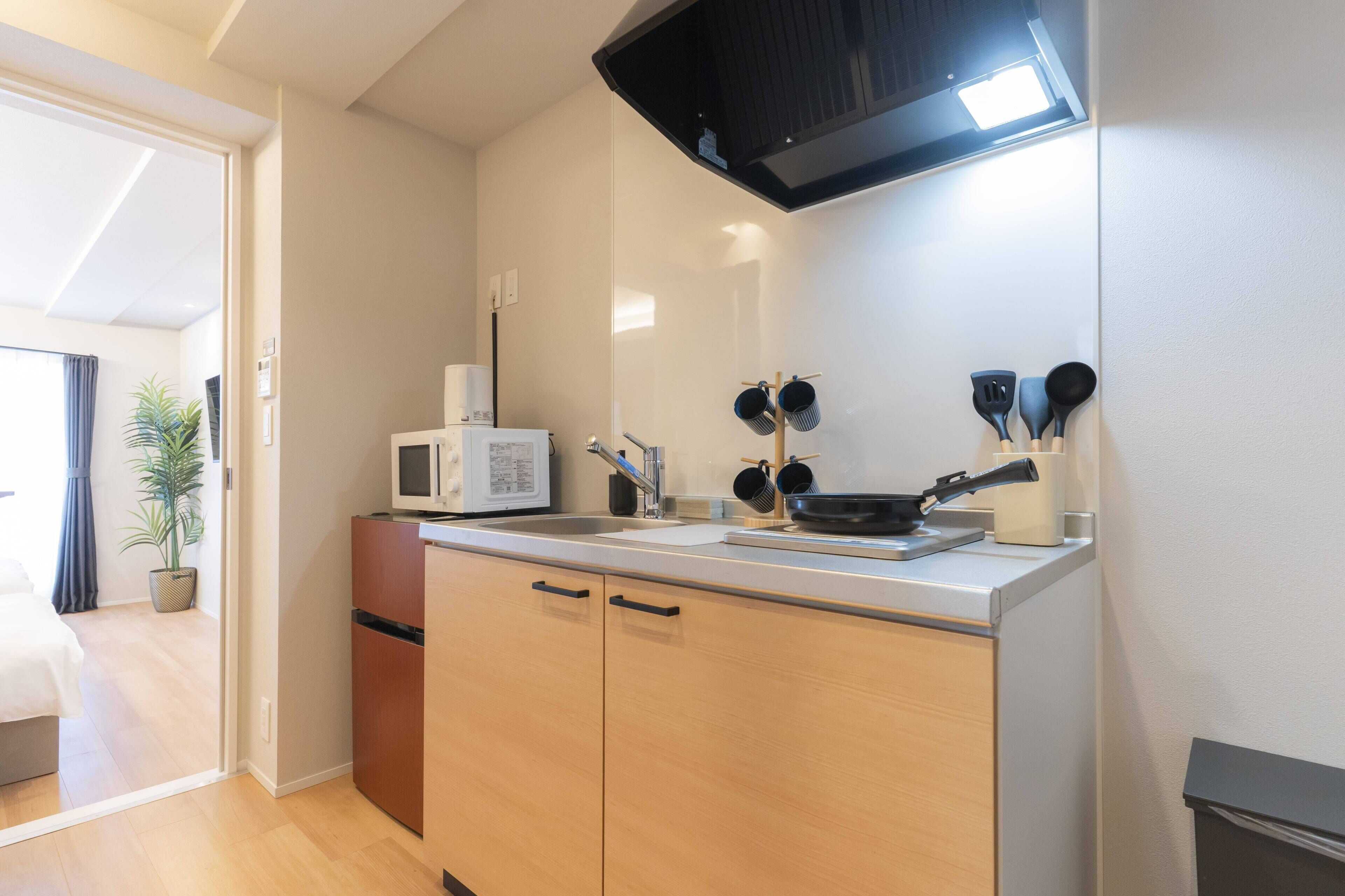 Comfort Double or Twin Room, Balcony | Private kitchen | Fridge, microwave, stovetop, cookware/dishes/utensils