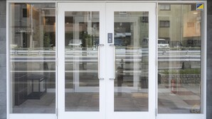 A set of double doors with a handle, a glass panel, and a 'PULL' sign. - b&Hanazono2 (Bainan, Nishinari Ward,)