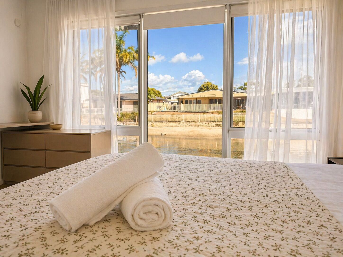 Iron/ironing board, free WiFi, bed sheets