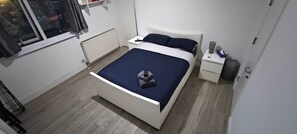 1 habitación, tabla de planchar con plancha y acceso a internet 