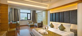 Hotel Saffron Leaf