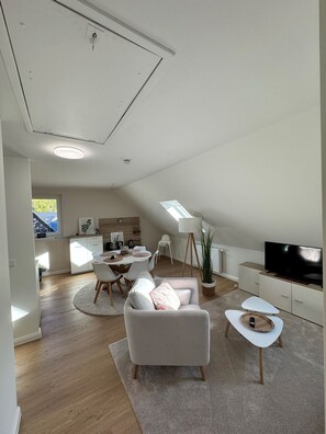 TV - Apartment 'Nordic Stay Bäk' with Shared Garden and Wi-Fi (Bäk)
