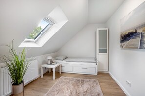 2 bedrooms, WiFi, bed sheets