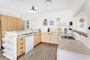 Private kitchen - 
Country on the Coast (Numbaa)