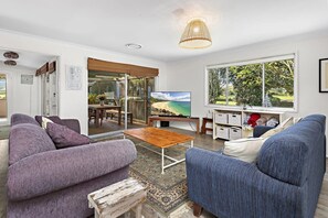 Living area - 
Country on the Coast (Numbaa)