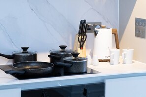 Fridge, microwave, oven, dishwasher - Modern 2-Bed Flat 70 at Sapphire Court, Birmingham (West Midlands)
