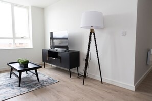 Interior - Modern 2-Bed Flat 70 at Sapphire Court, Birmingham (West Midlands)