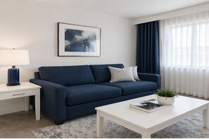 Classic Room | Living area - The Ashbury Suites (Toronto)
