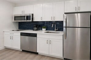Classic Room | Private kitchen - The Ashbury Suites (Toronto)