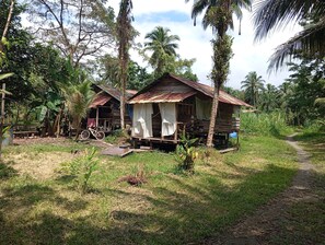 Exterior - Serene Oceanfront Cabin Retreat in Buenaventura (Buenaventura)
