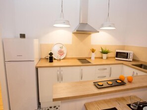 Apartment | Dining - Deluxe Apartment With Jacuzzy (Alicante)