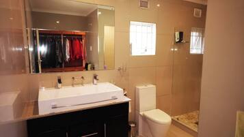 House, 4 Bedrooms, Private Pool | Bathroom