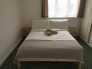 Iron/ironing board, Internet, bed sheets - Charming 4-Bedroom Apartment in the Heart of London (London)