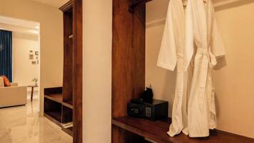 Premium Double Room, Balcony | Interior
