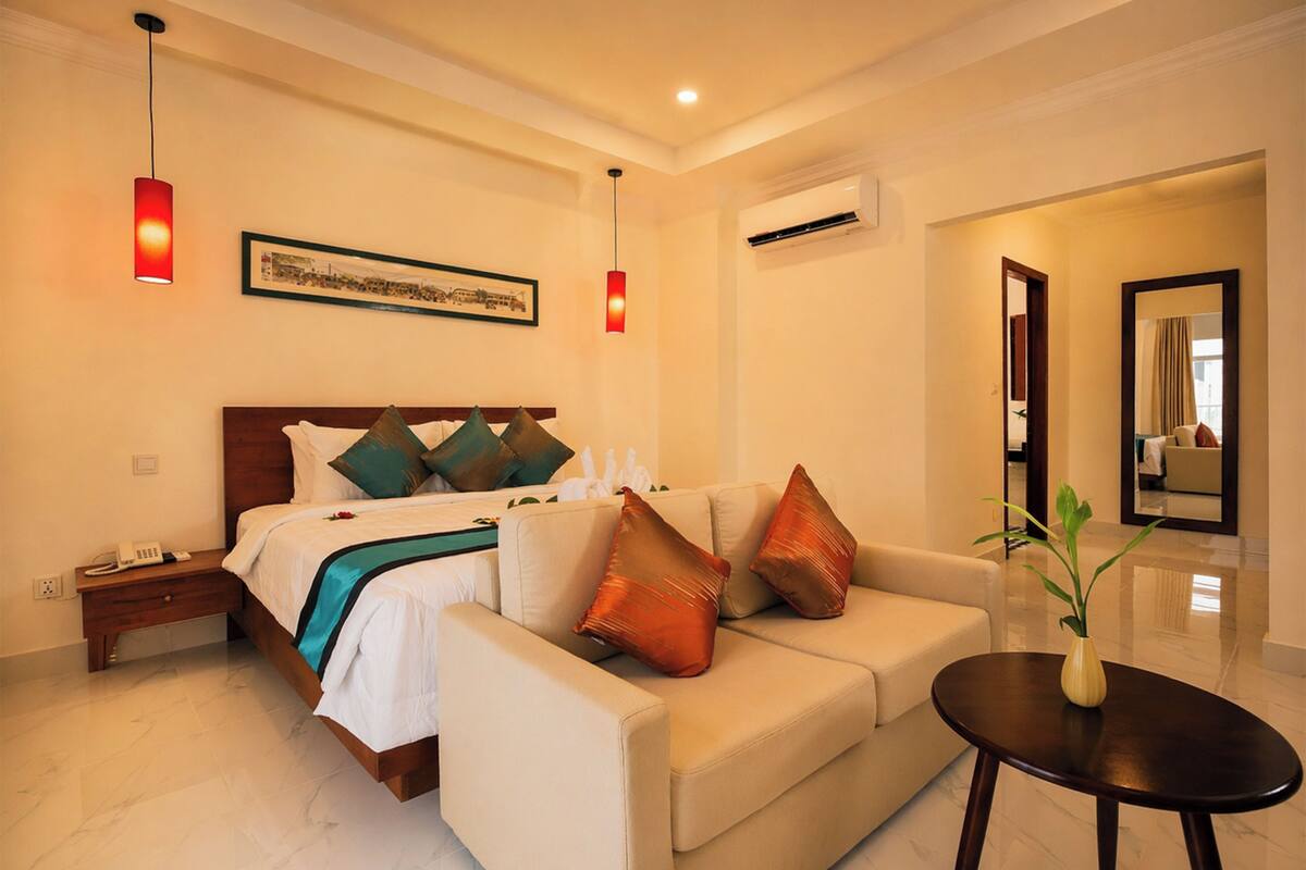 Premium Double Room, Balcony | In-room safe, iron/ironing board, free WiFi, wheelchair access