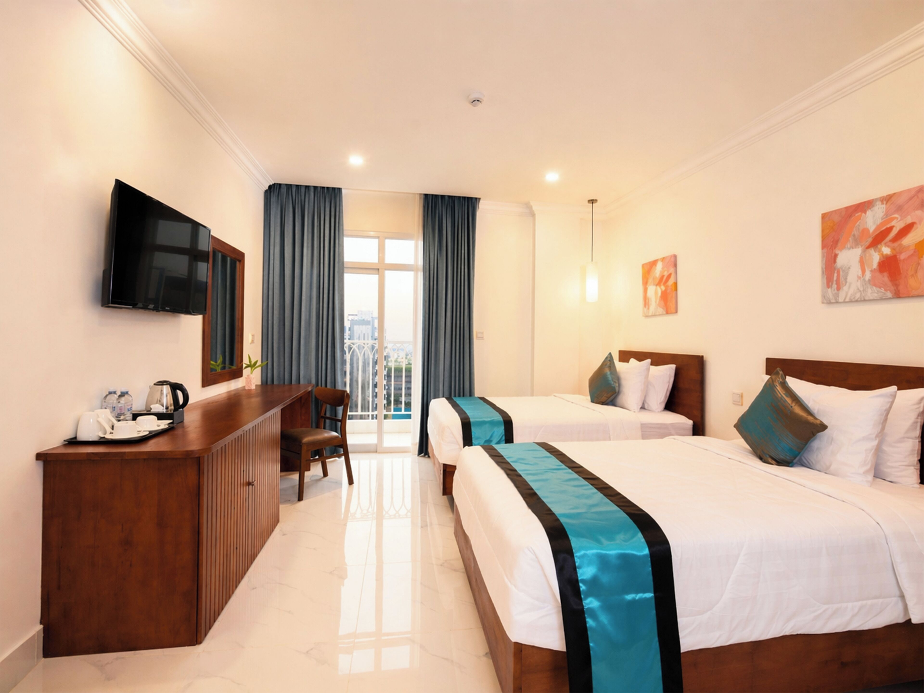 Deluxe Twin Room, Balcony | City view