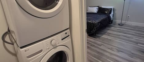 Internet, ropa de cama y acceso para silla de ruedas