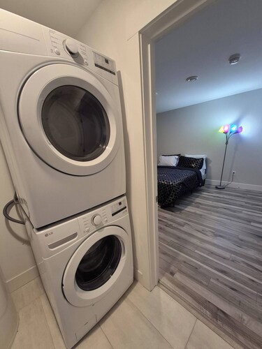 Cozy Newly Built Room