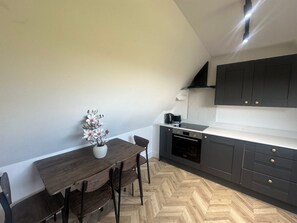 Kühlschrank, Ofen, Herdplatte, Toaster