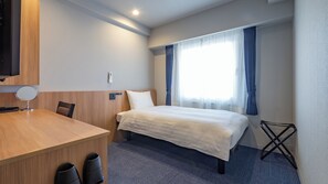 Laptop workspace, blackout curtains, free WiFi - Toyoko Inn Tsukuba-eki (Tsukuba City)