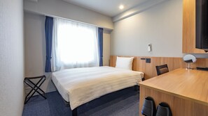 Laptop workspace, blackout curtains, free WiFi - Toyoko Inn Tsukuba-eki (Tsukuba City)