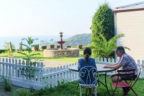 Outdoor dining - Apartment with wonderful sea views (MEDEXA)