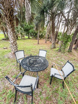 Apartment | Outdoor dining - Executive Studio (Lehigh Acres)