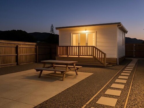 Cosy Studio Retreat in Porirua. perfect for a peaceful getaway or business trip.