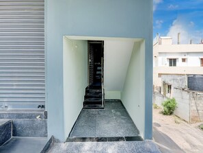 Reception - Hotel O Krishna Riverview (Tadepalle)