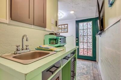 The Humming Bird Suite - Affordable Lakefront Fun