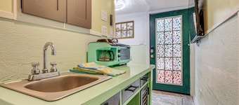 The Humming Bird Suite - Affordable Lakefront Fun
