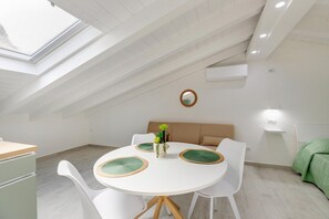 Dining - Attic studio, with air conditioning (Castelsardo)
