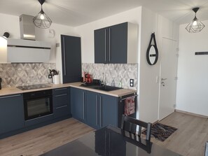 Fridge, microwave, oven, dishwasher - Le commandant Lisiack (Aytré)