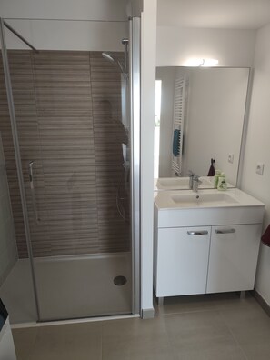 Shower - Le commandant Lisiack (Aytré)