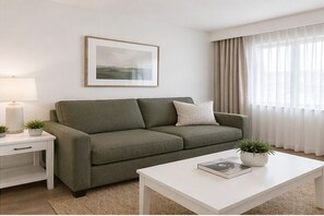 Classic Room | Living area - The Westbury Hotel (Toronto)