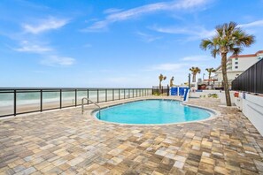 Pool - Cozy 1-bedroom apartment with AC in beautiful Ormond Beach tropic sun (Ormond Beach)