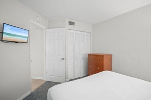 WiFi, bed sheets - Cozy 1-bedroom apartment in marvelous Ormond Beach with AC tropic sun (Ormond Beach)