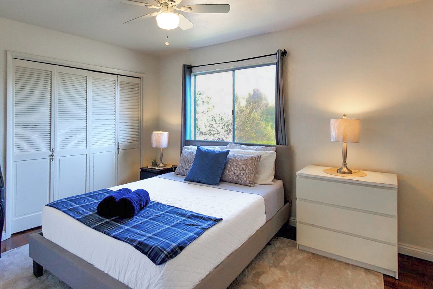 Desk, iron/ironing board, internet, bed sheets