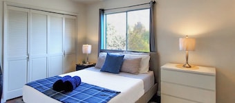 < 1 Mi to UC Riverside! Extended Base for Families