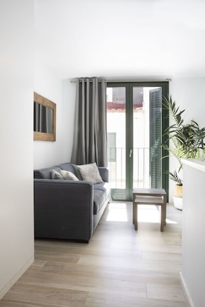 TV - URBAN SUITES SITGES 1 by Interhome (Sitges)