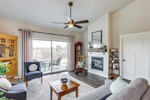 TV, fireplace, ping pong - Next to Public Golf Course! Kalispell Townhome (Kalispell)