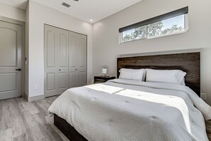 Internet, bed sheets - Private Yard & Covered Patio: Modern Tampa Getaway (Tampa)
