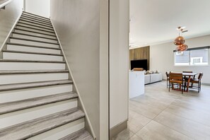 Interior - Private Yard & Covered Patio: Modern Tampa Getaway (Tampa)
