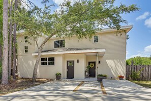 Exterior - Tampa North Aero Park Townhome: Near Downtown! (Lutz)