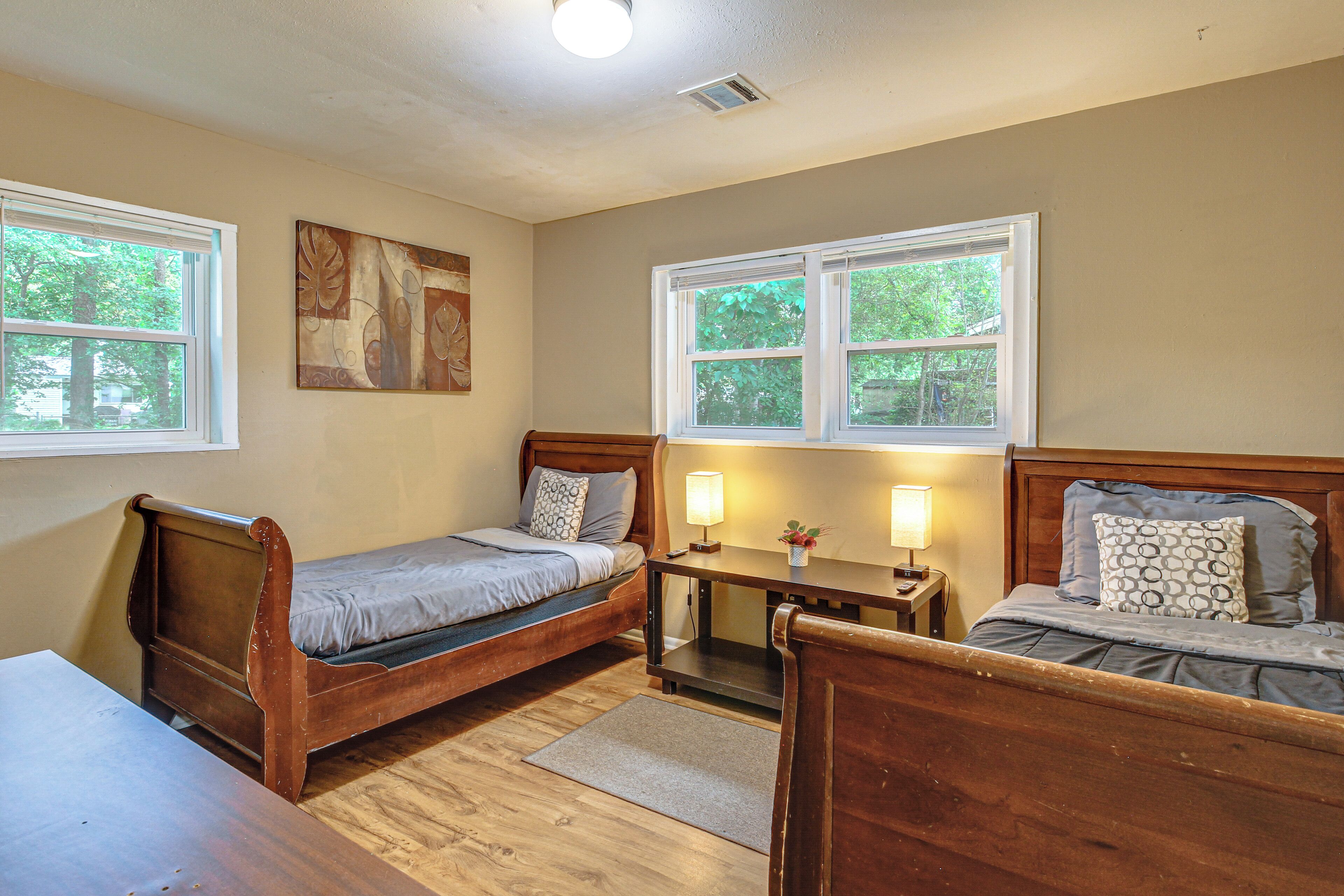 3 bedrooms, iron/ironing board, internet, bed sheets