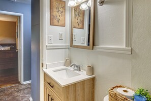 Bathroom - Great for Group & Work Stays! Decatur Unit By Dtwn (Decatur)