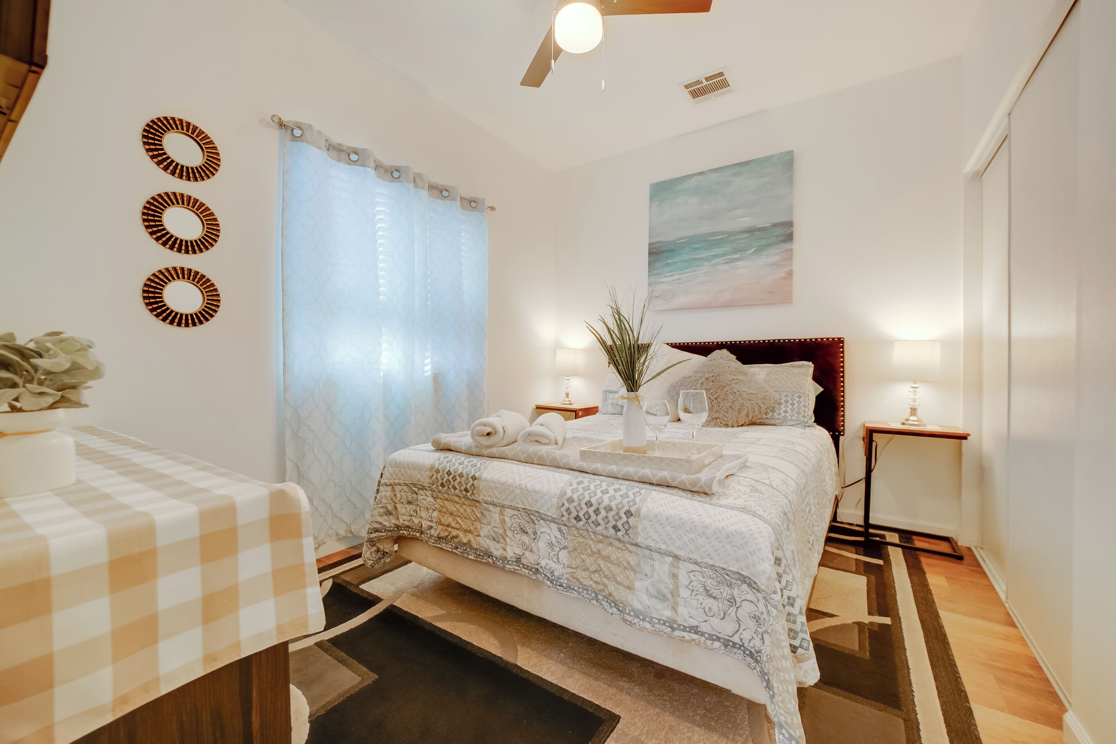 3 bedrooms, desk, iron/ironing board, travel crib